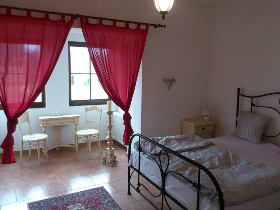 Kutny -chateau Schaal